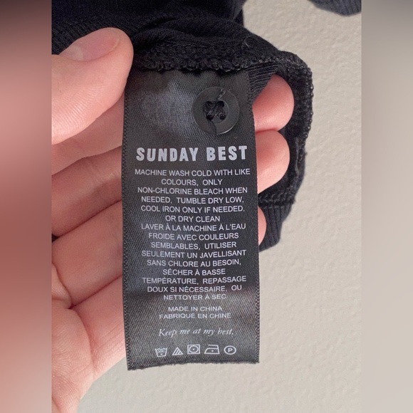 👯♀️Aritzia Sunday Best Button Up Cropped Tee (S) - Picture 3 of 4